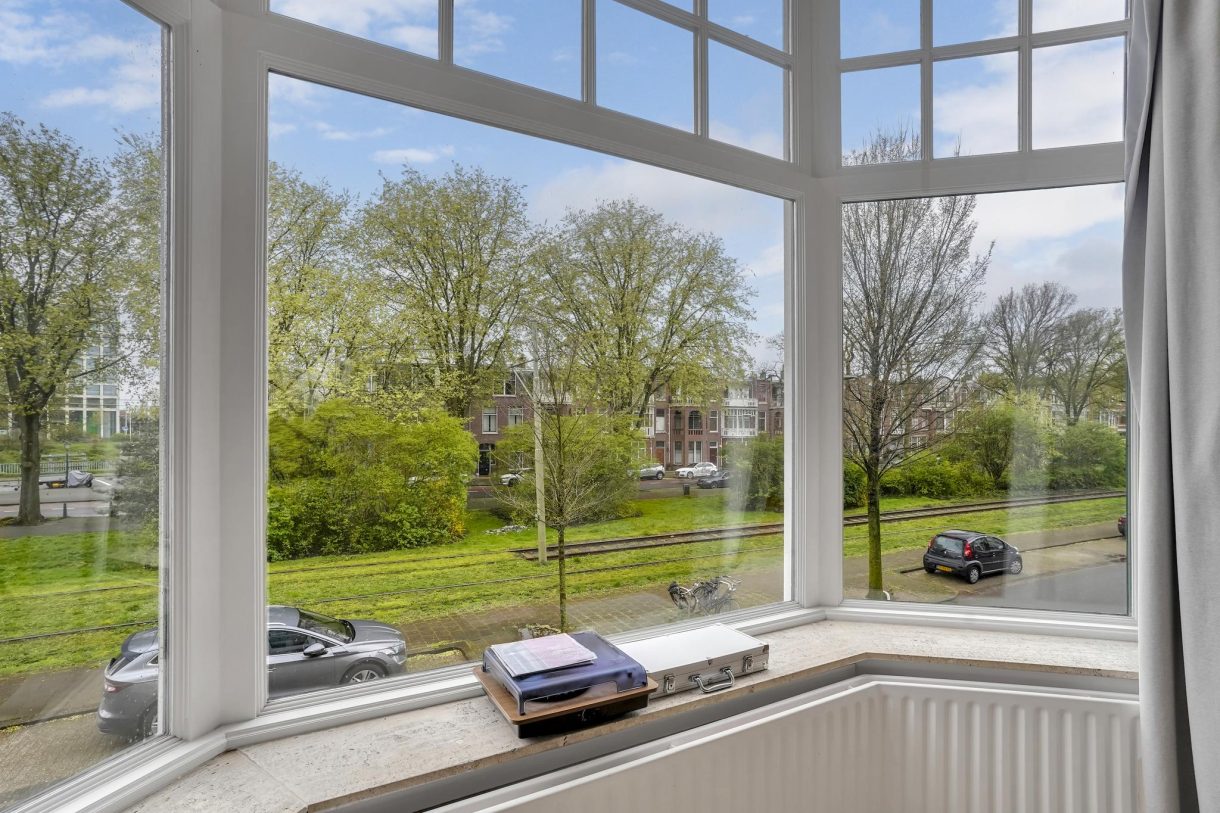 Te huur: Foto Woonhuis aan de Van Boetzelaerlaan 37 in 's-Gravenhage