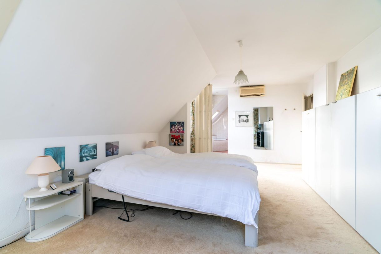 Te koop: Foto Appartement aan de Johan van Oldenbarneveltlaan 23H in 's-Gravenhage