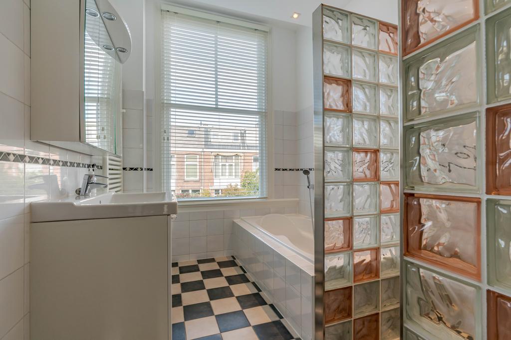 Te huur: Foto Woonhuis aan de Kanaalweg 20 in 's-Gravenhage