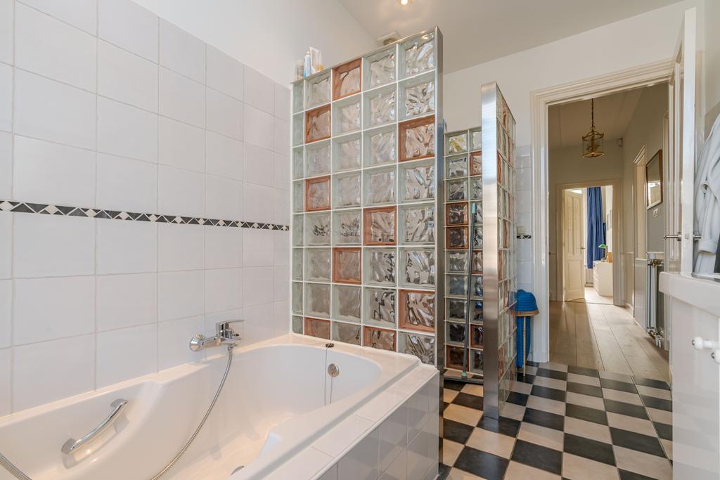 Te huur: Foto Woonhuis aan de Kanaalweg 20 in 's-Gravenhage