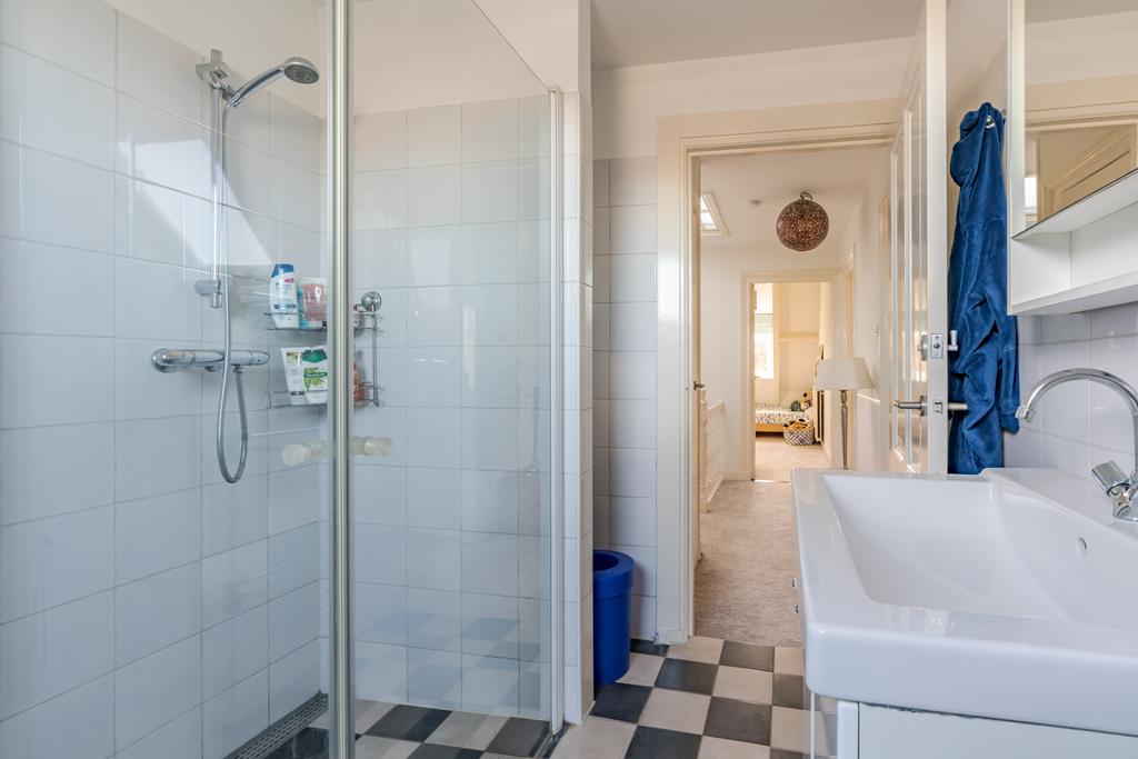 Te huur: Foto Woonhuis aan de Kanaalweg 20 in 's-Gravenhage