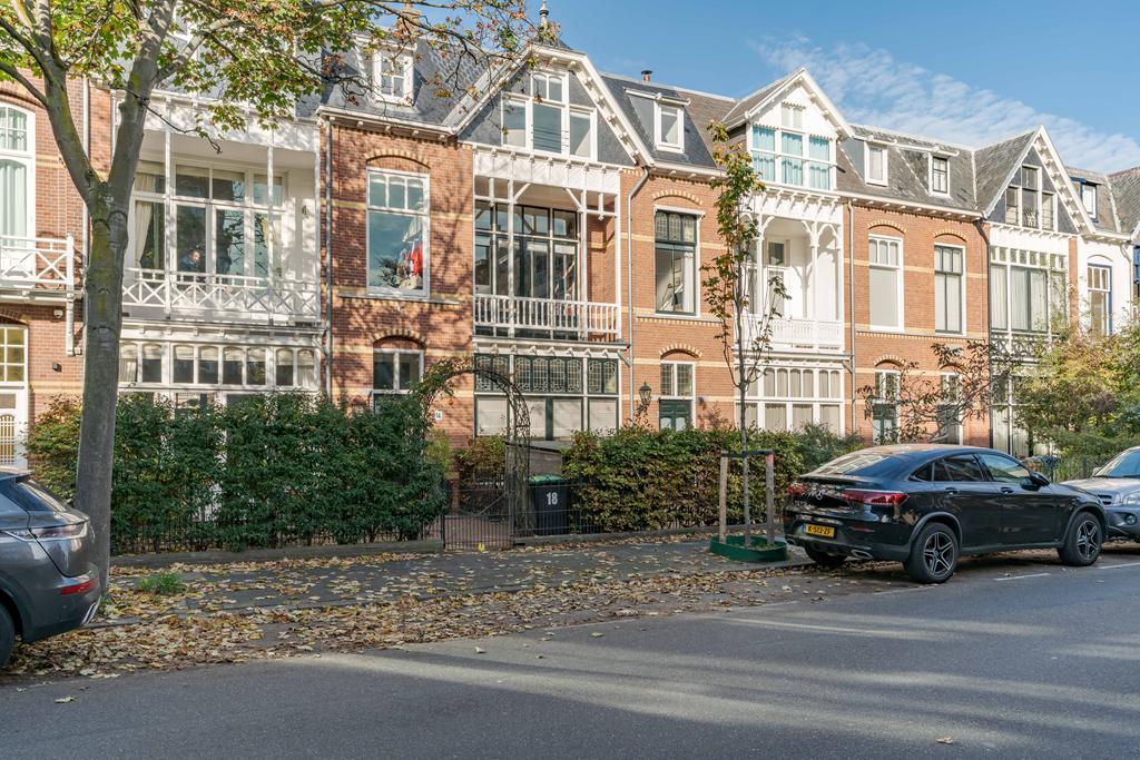 Te huur: Foto Woonhuis aan de Kanaalweg 20 in 's-Gravenhage