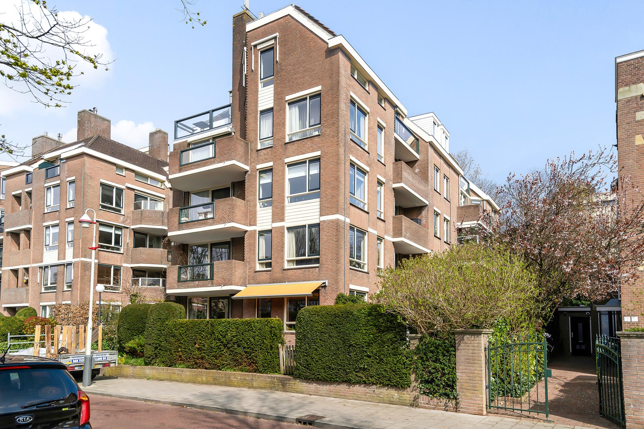 koop  's-Gravenhage  Johan van Oldenbarneveltlaan 23C – Hoofdfoto
