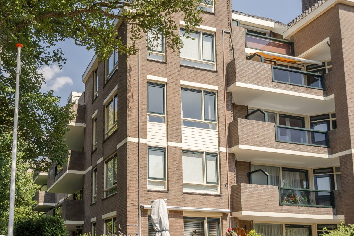 Te koop: Foto Appartement aan de Johan van Oldenbarneveltlaan 27D in 's-Gravenhage