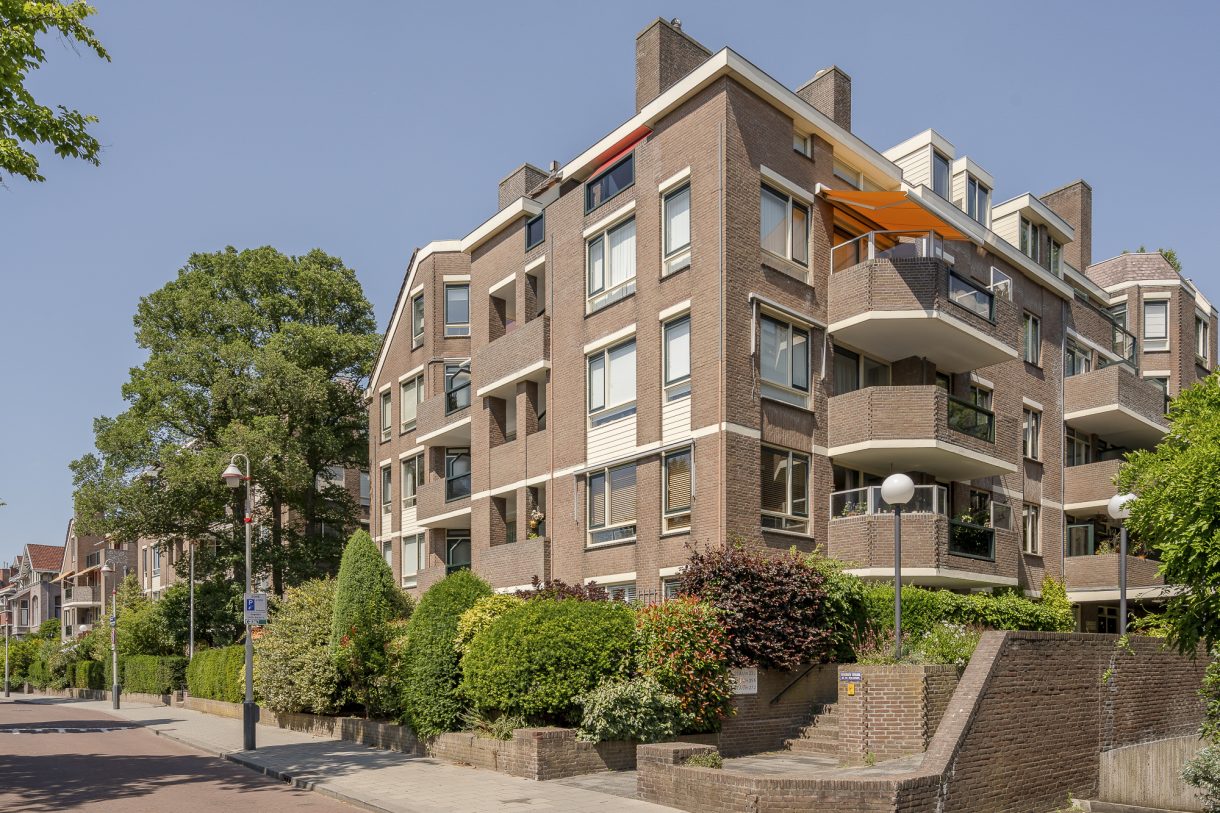 Te koop: Foto Appartement aan de Johan van Oldenbarneveltlaan 27D in 's-Gravenhage