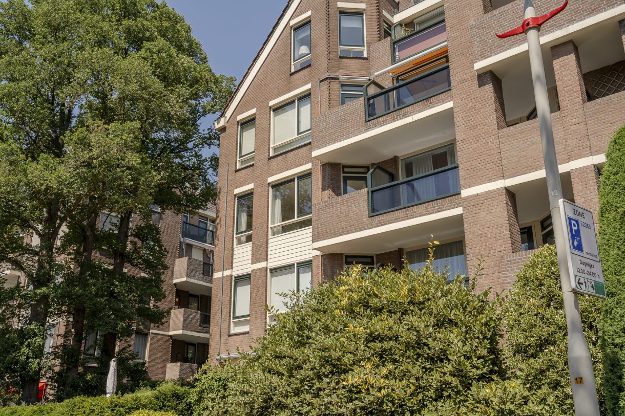 Te koop: Foto Appartement aan de Johan van Oldenbarneveltlaan 27D in 's-Gravenhage