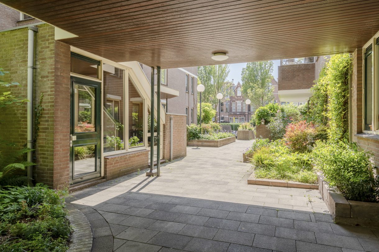 Te koop: Foto Appartement aan de Johan van Oldenbarneveltlaan 27D in 's-Gravenhage