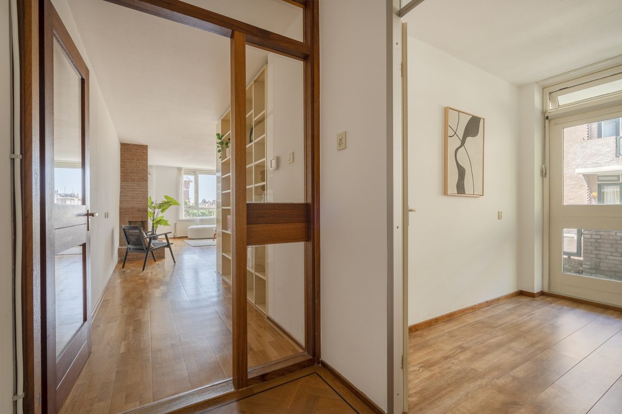 Te koop: Foto Appartement aan de Johan van Oldenbarneveltlaan 27D in 's-Gravenhage