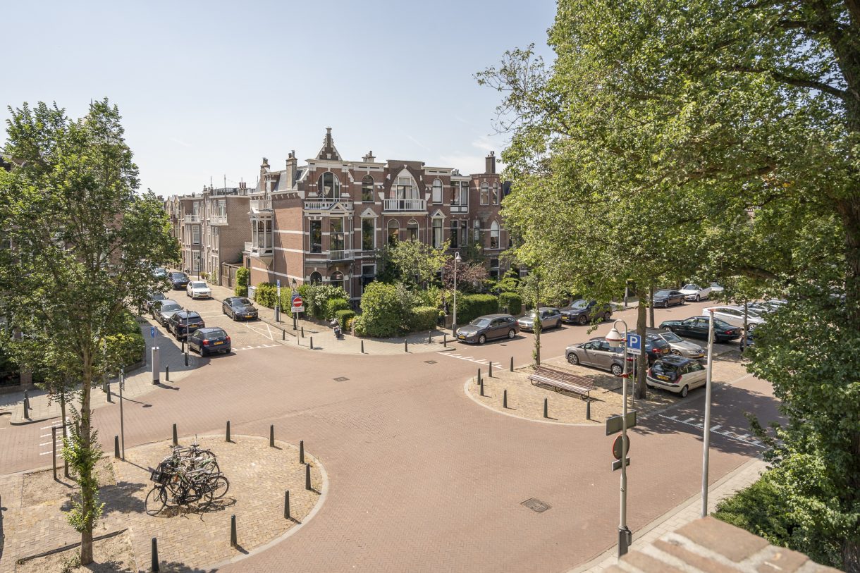 Te koop: Foto Appartement aan de Johan van Oldenbarneveltlaan 27D in 's-Gravenhage