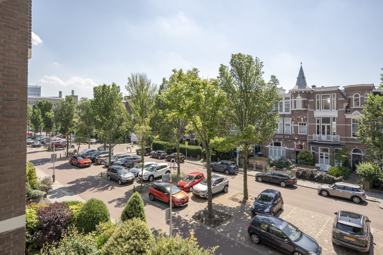 Te koop: Foto Appartement aan de Johan van Oldenbarneveltlaan 27D in 's-Gravenhage