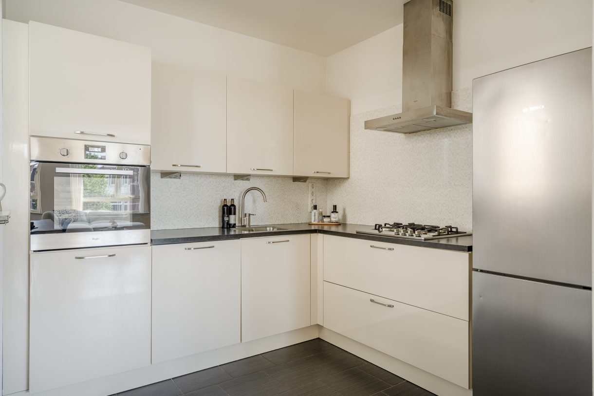 Te koop: Foto Appartement aan de Johan van Oldenbarneveltlaan 27D in 's-Gravenhage