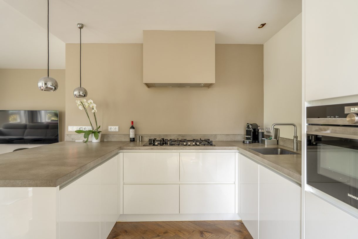 Te koop: Foto Appartement aan de Johan van Oldenbarneveltlaan 33 in 's-Gravenhage